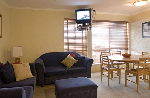 Falls Creek Apartment | Alpine View Apartments - 4 share, Terrace