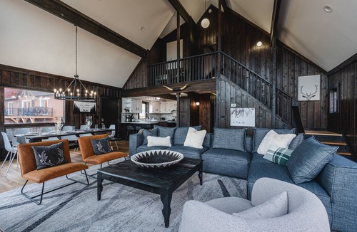 Keezletown House | Alpine Vista- One of the best views- Brand New Renovations -3 King Beds!