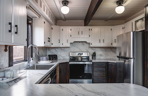Keezletown House | Alpine Vista- One of the best views- Brand New Renovations -3 King Beds!