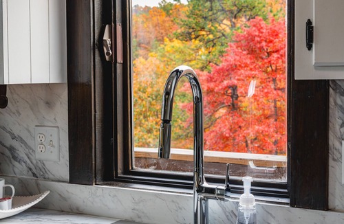 Keezletown House | Alpine Vista- One of the best views- Brand New Renovations -3 King Beds!