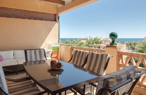 El Faro Apartment | Alta Loma 2 by Rafleys - Modern 1BR Apartment with Stunning Views
