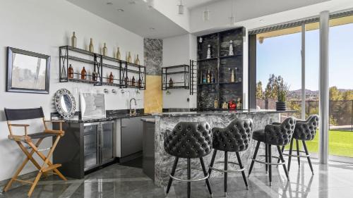 Woodland Hills Villa | Alta Vista Estate by AvantStay