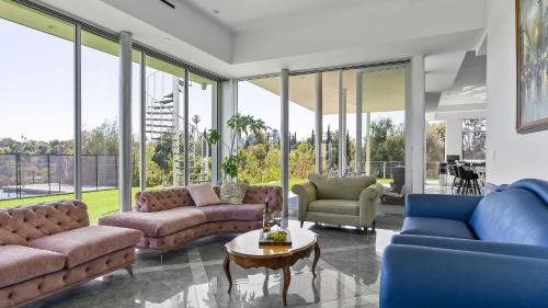Woodland Hills Villa | Alta Vista Estate by AvantStay