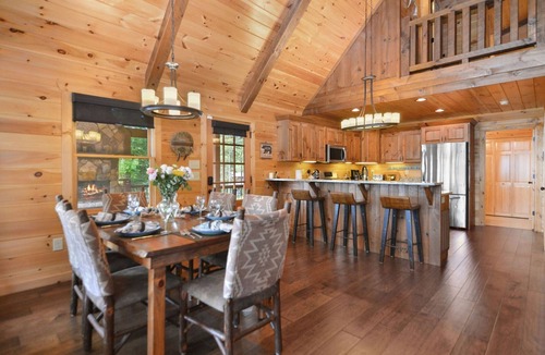 Aska Cabin | Alta Vista Luxury Blue Ridge Mountain Cabin +views