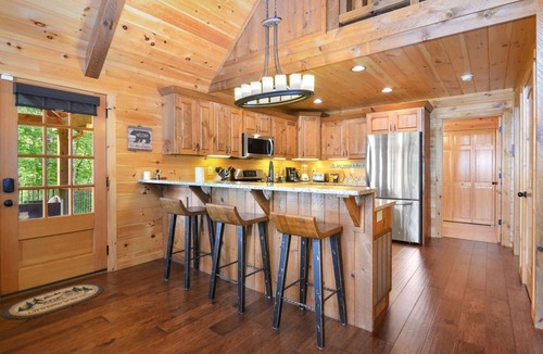 Aska Cabin | Alta Vista Luxury Blue Ridge Mountain Cabin +views