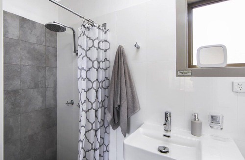 Bundook House | Altamira Apple Gum, TOP NOTCH