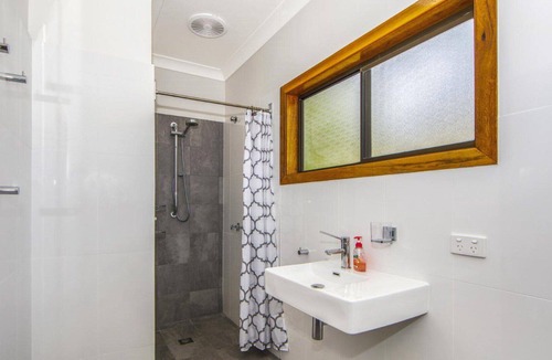 Bundook House | Altamira Chestnut, TOP NOTCH