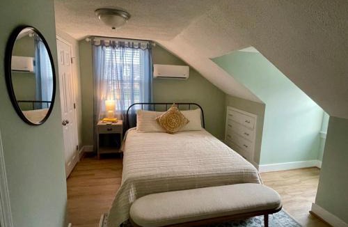 Belmont House | Altavista House - Renovated, Charming, & Walkable
