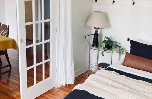 Hutchinson House | AltaVistaFlats Fully furnished Great location!