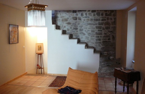 Pompignan House | Altes Steinhaus