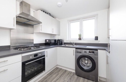 Bonnybridge Apartment | ALTIDO Elegant 2-bed flat w/parking