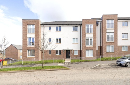 Bonnybridge Apartment | ALTIDO Elegant 2-bed flat w/parking