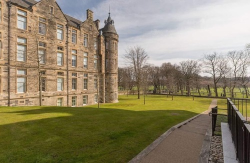 Laurieston Apartment | ALTIDO Fantastic 1-bed flat w/parking