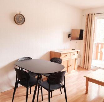 Font-Romeu-Odeillo-Via Apartment | Altitude 1642 - T2 avec balcon & piscine à Font-Romeu