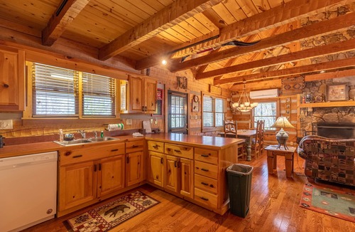 Seven Devils Cabin | Altitude Adjustment - Seven Devils cabin with Hot Tub, Pet Friendly, Fireplace