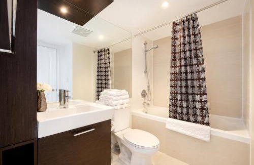 Bay Street Corridor Apartment | Altitude Suites on Yonge - Downtown Toronto Near SickKids & Eaton Centre
