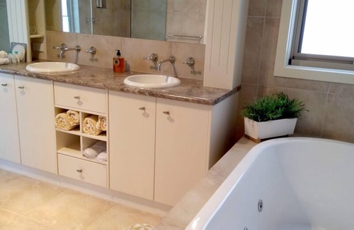 Boorolite Bed & Breakfast | Altitude221