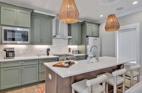Berry Hill House | Alto- Lrg Private Rooftop- Mins to Broadway & 12 S