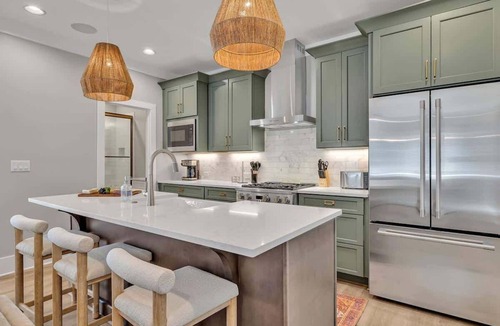 Berry Hill House | Alto- Lrg Private Rooftop- Mins to Broadway & 12 S