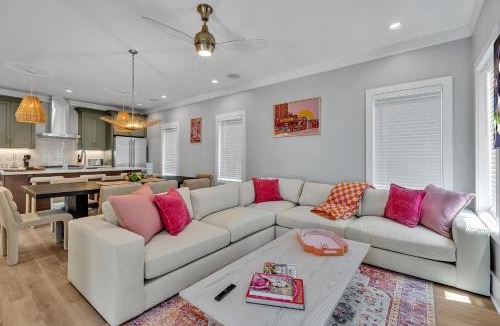 Berry Hill House | Alto-Private Rooftop Deck-8 Mins to Broadway