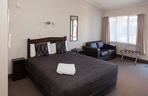 Whakatane Hotel | Alton Lodge Motel