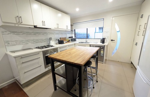 Altona Apartment | Altona Beachfront Haven - 2 Bed, 2 Bath