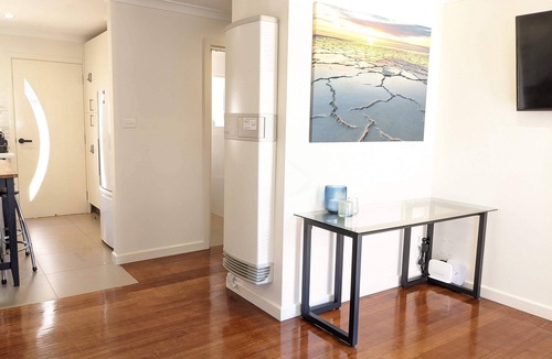 Altona Apartment | Altona Beachfront Haven - 1 Bed, 1 Bath