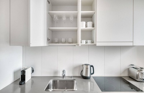 Basel City Centre Apartment | Altstadt Grossbasel 2.5 Room, 4 mins to Mkt