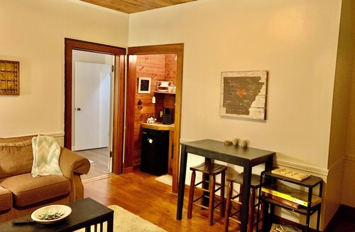 Searcy House | Alumni Cottage, right beside Harding campus