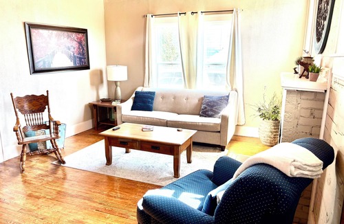 Searcy House | Alumni House,1 bedroom apartment right beside Harding University no cleaning fee