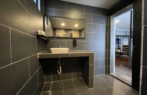 Kampung Pasir Hantu Hotel | Alunan Resort