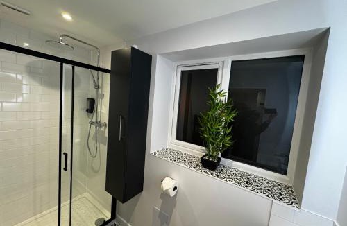 Lee-on-the-Solent Apartment | Alver Lodge , Self contained studio