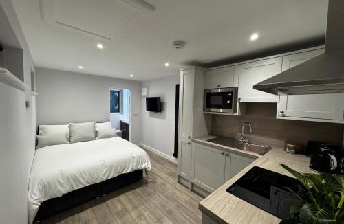 Lee-on-the-Solent Apartment | Alver Lodge , Self contained studio