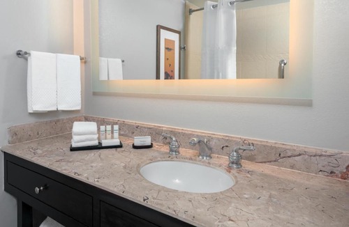 Park Central Hotel | Always a Great Idea To Unwind! 4 Comfortable Units, Indoor Swimming Pool!