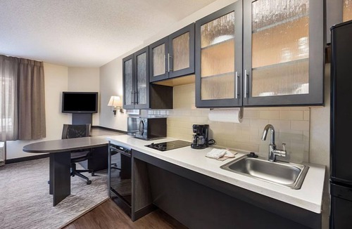 Waukegan Apartment | Always a Great Idea To Unwind, Kitchen, Pets Allowed, Private Parking