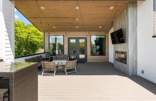 Eighth Avenue House | Always a Guest Favorite! Luxe Home with HUGE Rooftop and 7 Beds