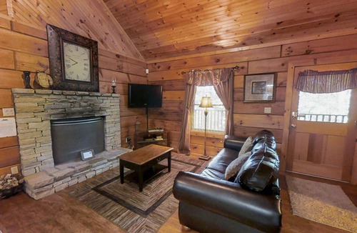 Pigeon Forge Cabin | Always Misbehavin: Pet Friendly, Free Attraction Tickets, Hot Tub & Close to PF