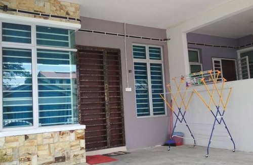 Sungai Baru Tengah House | Alya Homestay