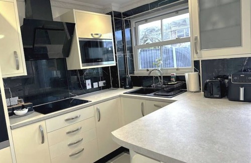 Colchester House | Ama comfort stay