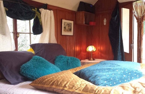 Plan-de-la-Tour Cabin | Amandari fairground trailer