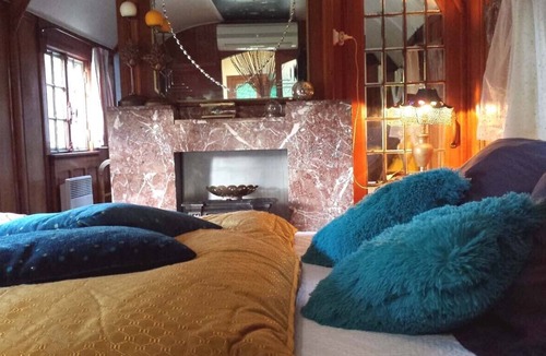 Plan-de-la-Tour Cabin | Amandari fairground trailer