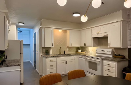 Lubbock House | Amani Luxury Retreat - Hot Tub