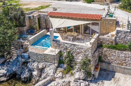 Podimoc Villa | Amara Cottage - BeachFront gem with a heated pool up to five guests by MyWaycation