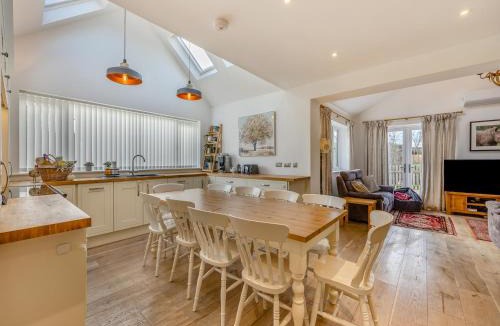 Brimpsfield House | Amaranth