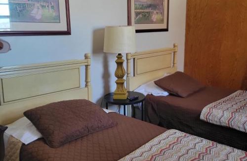 Redfield Hotel | Amaris Inn