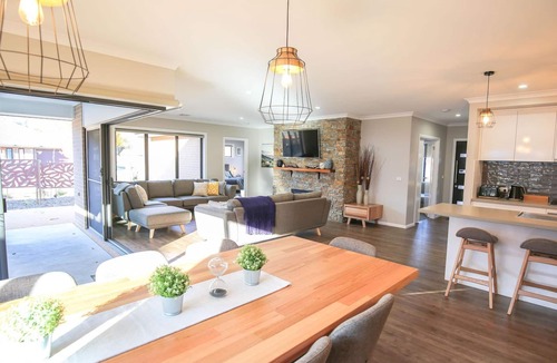 Bright House | AMAROO: Bright Township