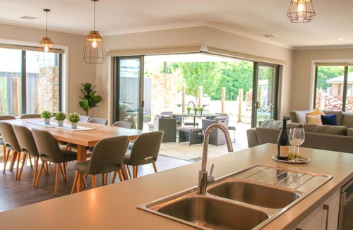 Bright House | AMAROO: Bright Township