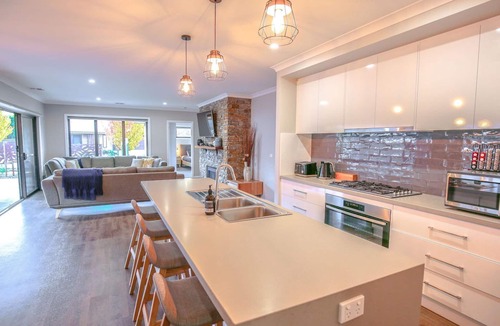 Bright House | AMAROO: Bright Township