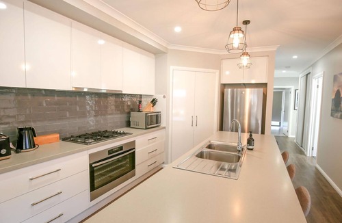 Bright House | AMAROO: Bright Township