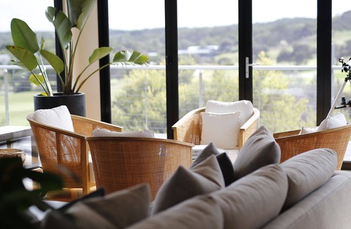 Fingal House | Amaroo - Stunning property Moonah Links Golf Course